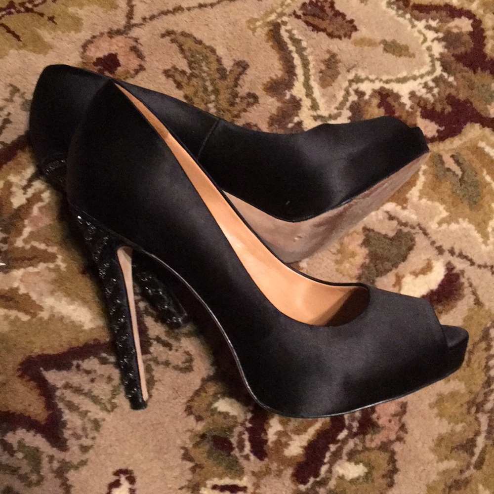 BADGLEY MISCHKA SATIN PEEP TOE STILLETTOS EUC
